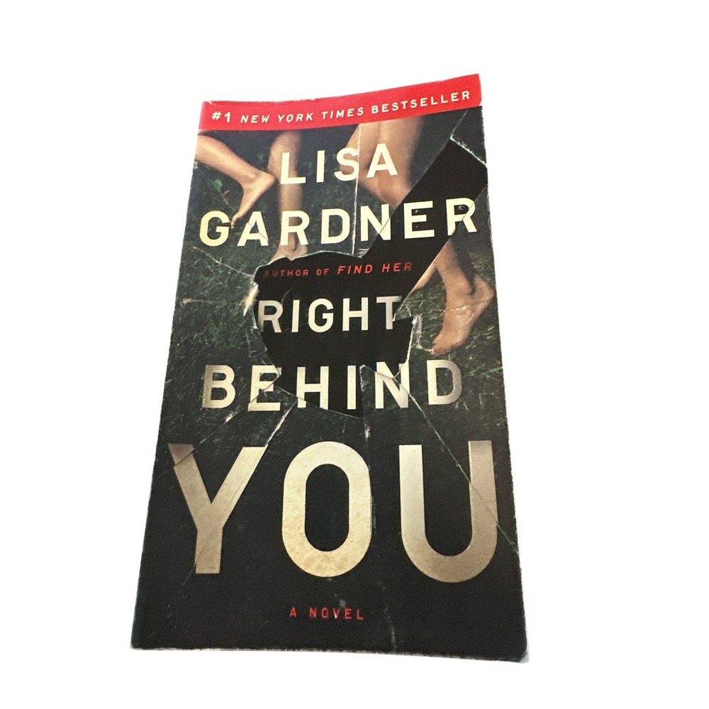 Right Behind You Lisa Gardner Paperback Mystery Thriller Novel 9781101984376